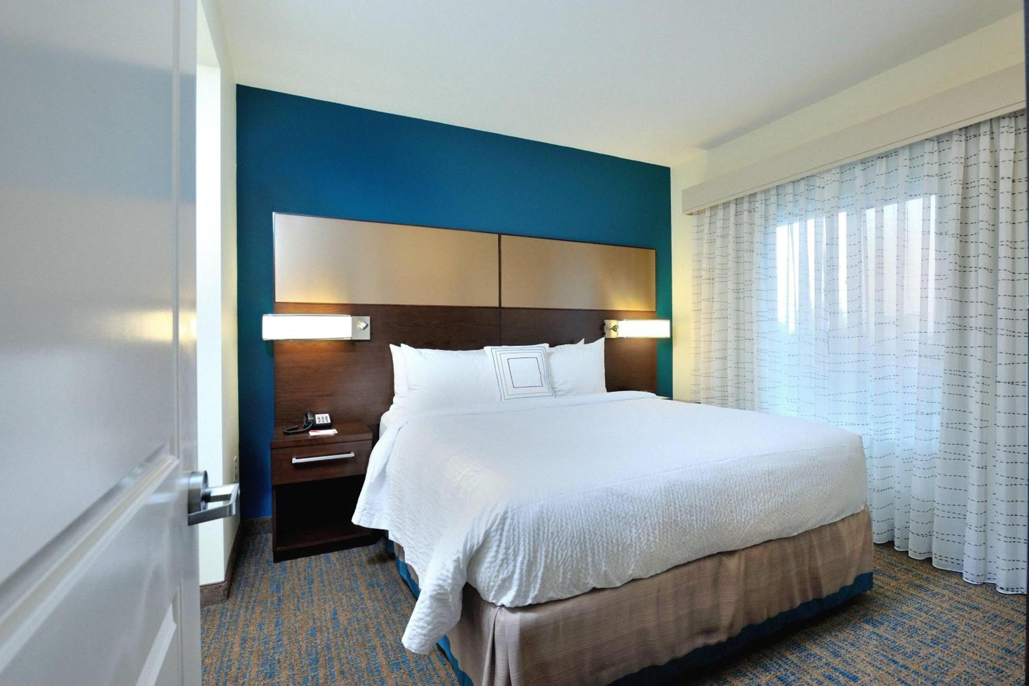 Hotel By Marriott Houston 3*