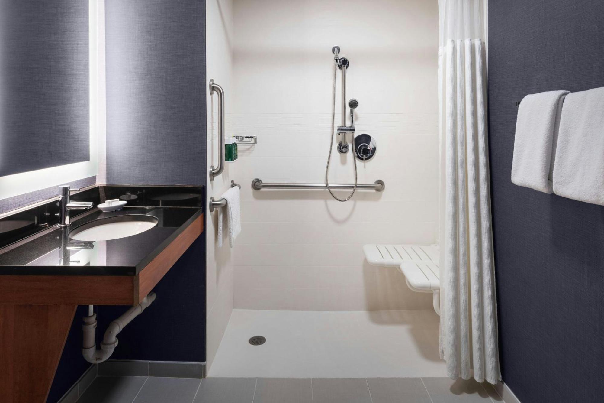 By Marriott Houston Hotel 3*